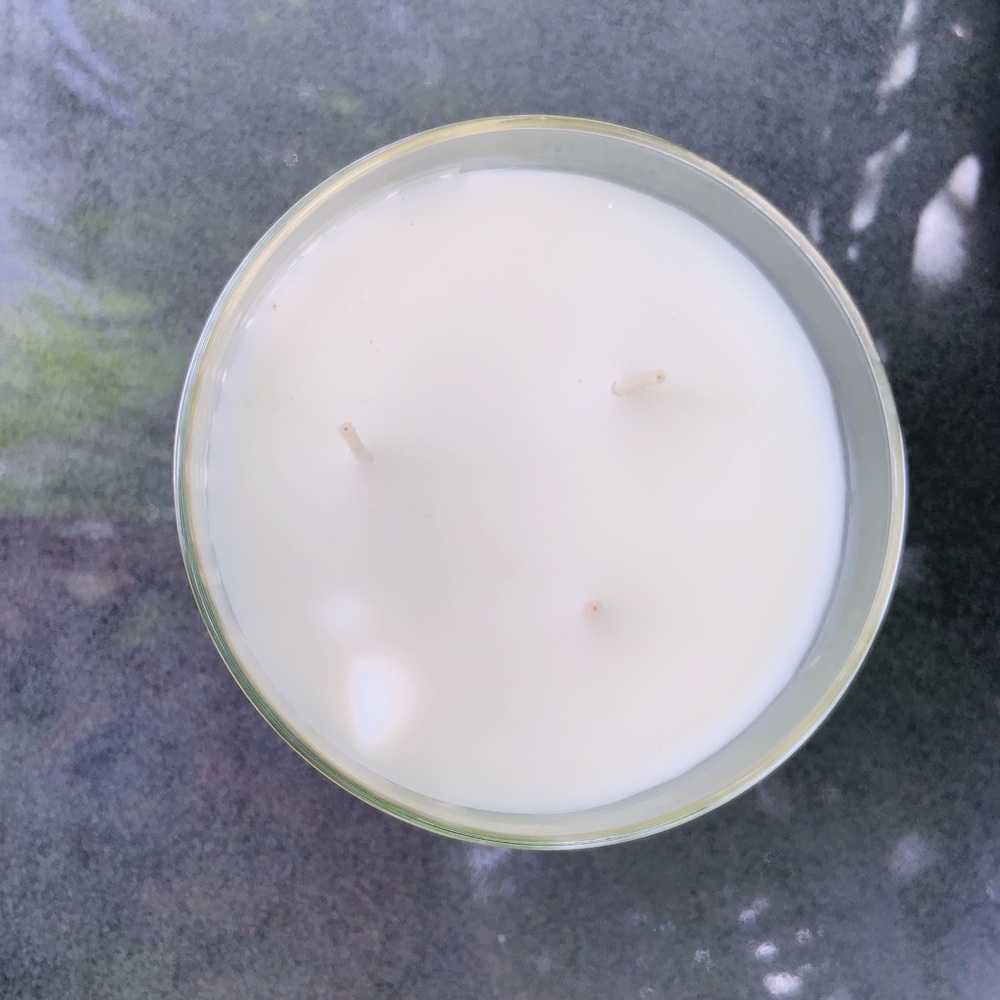 Bath & body Works Winter three-wick Candle - Picture 4 of 6